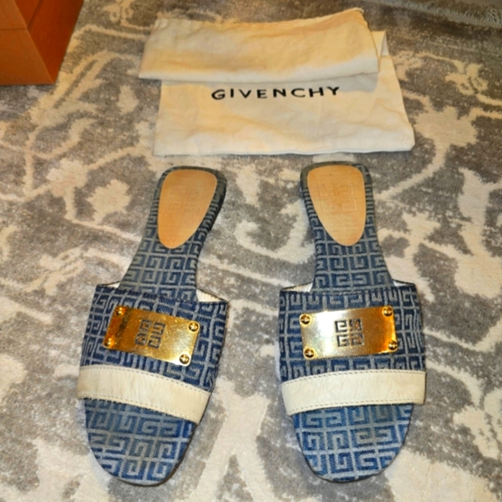 Givenchy  flat slides. Size 38,5